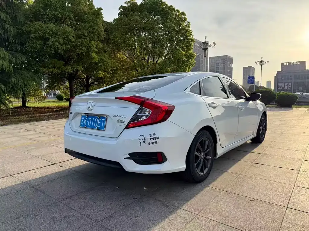Honda Civic — фото 1