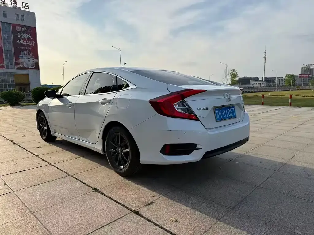 Honda Civic — фото 5