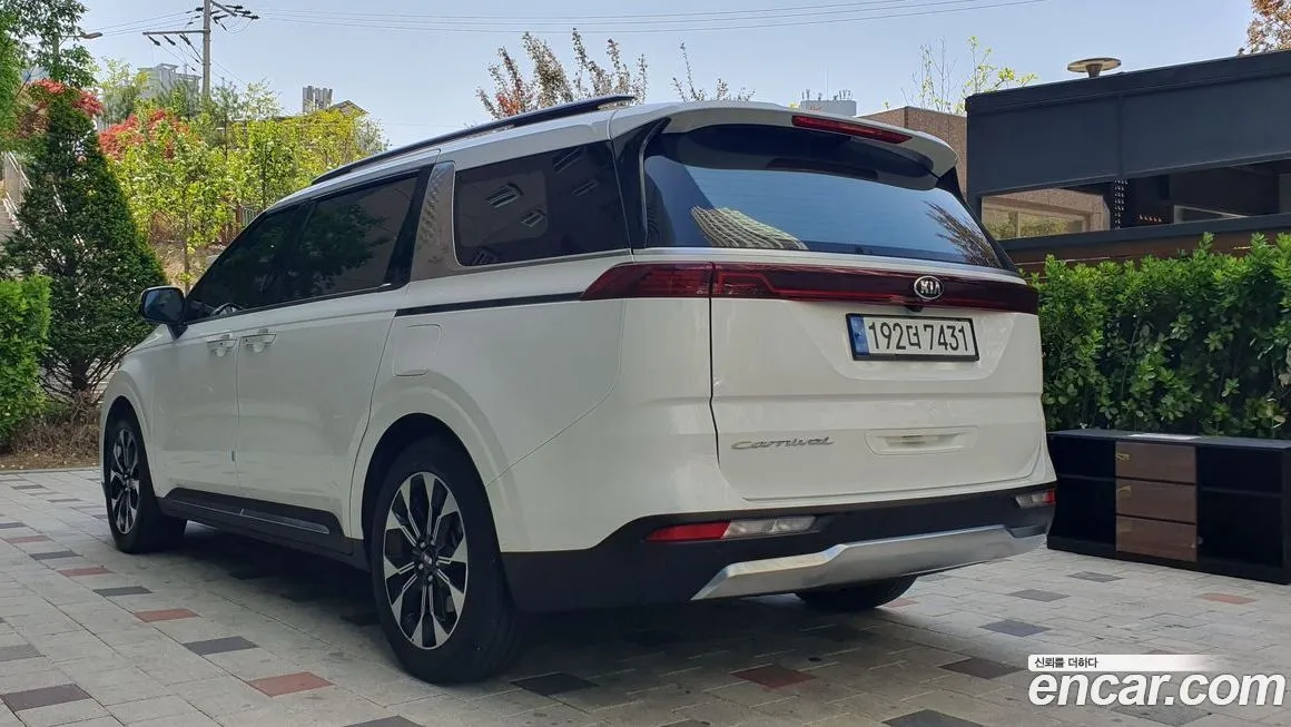 Kia Carnival — фото 10