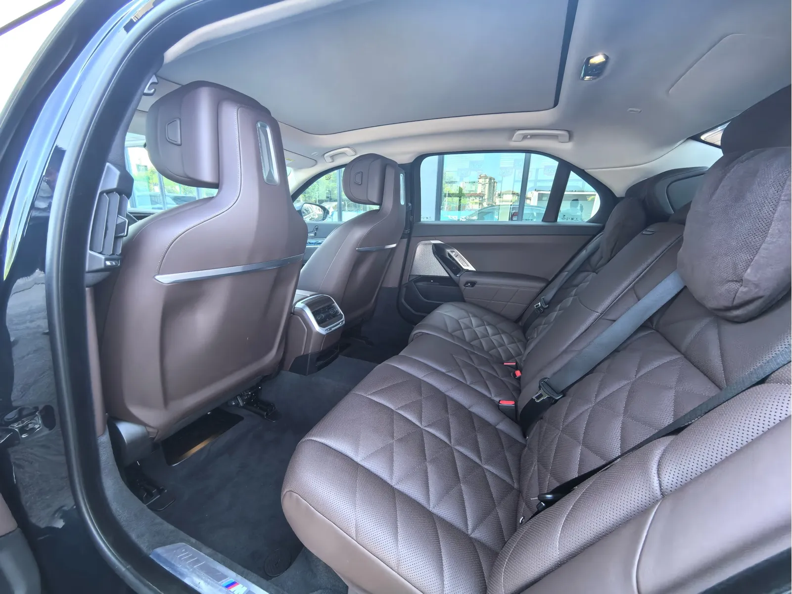 BMW 7 Series — фото 10