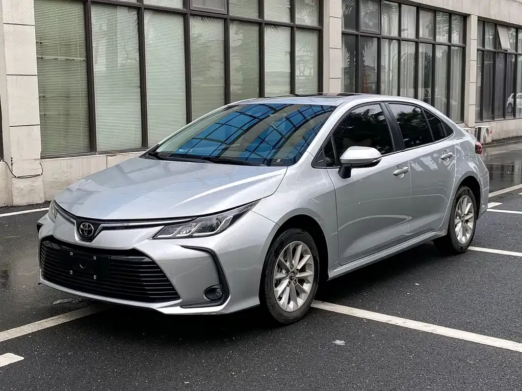 Toyota Corolla — фото 1