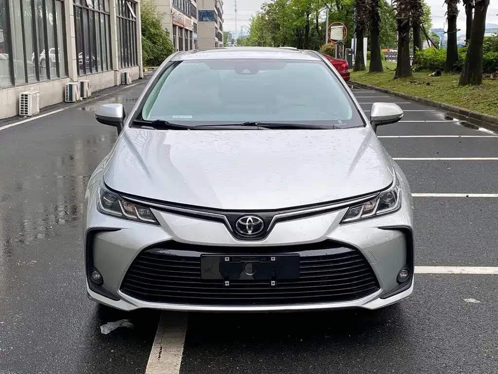 Toyota Corolla — фото 4