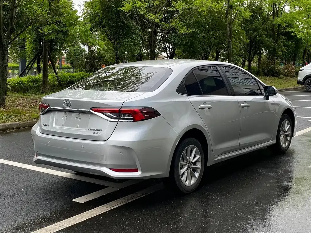 Toyota Corolla — фото 10