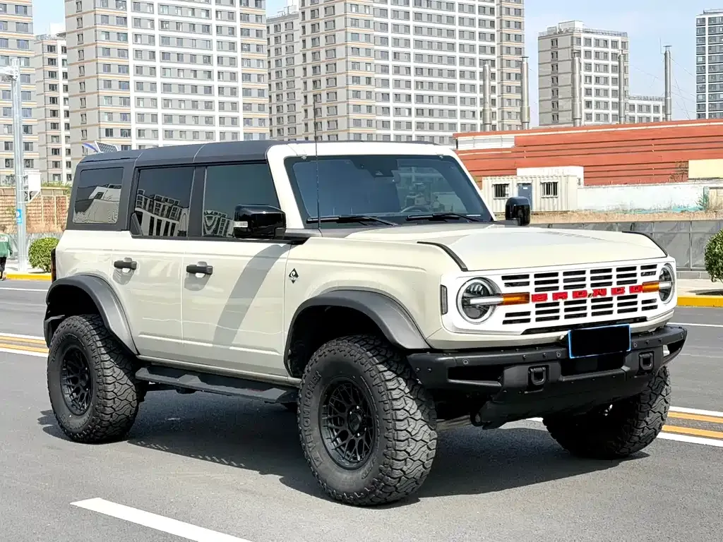 Ford Bronco — фото 1