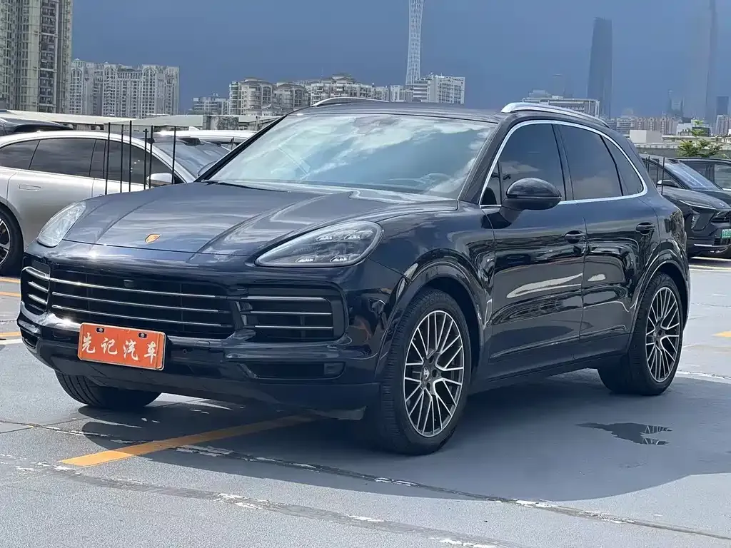 Porsche Cayenne — фото 1