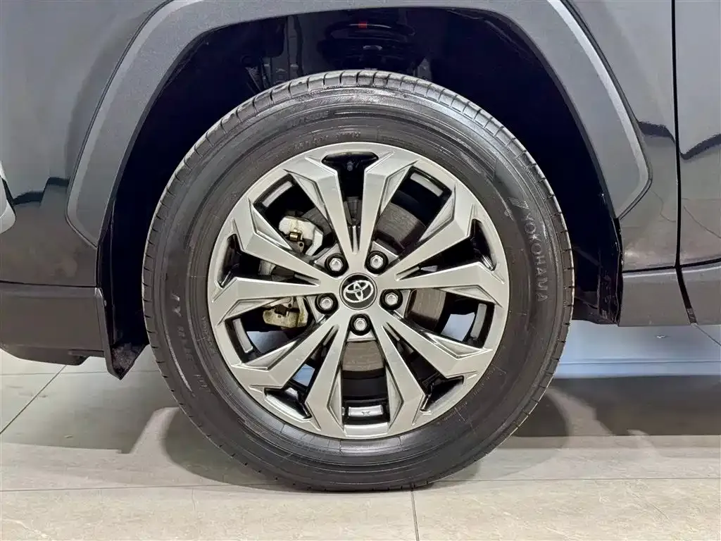 Toyota RAV4 — фото 9