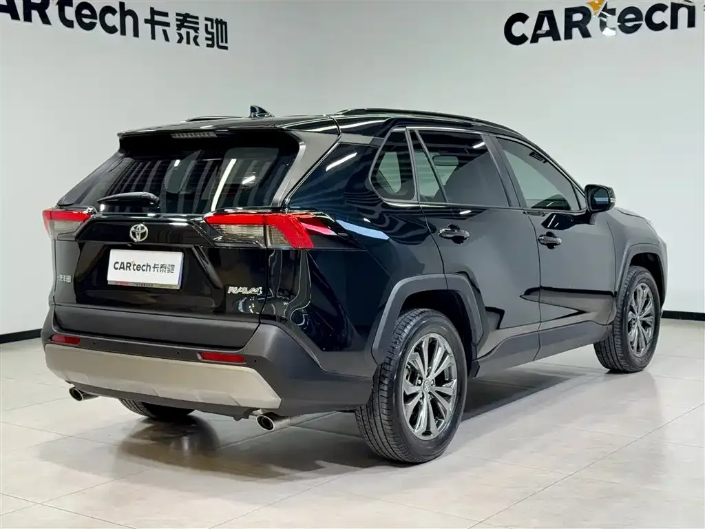 Toyota RAV4 — фото 8