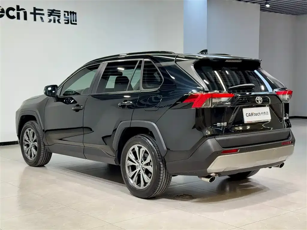 Toyota RAV4 — фото 10