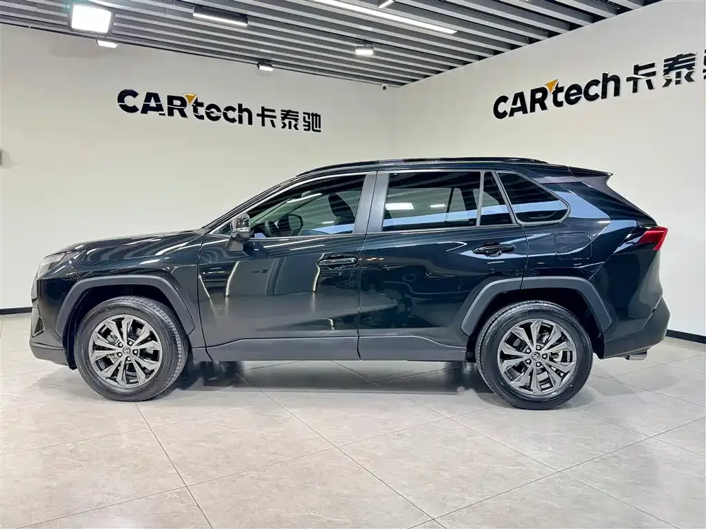 Toyota RAV4 — фото 6
