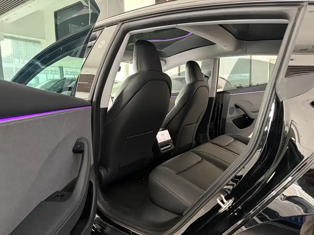 Tesla Model 3 — фото 2