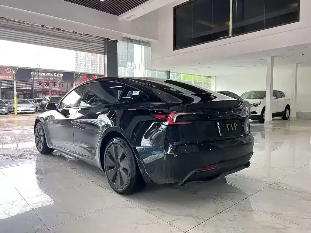 Tesla Model 3 — фото 5