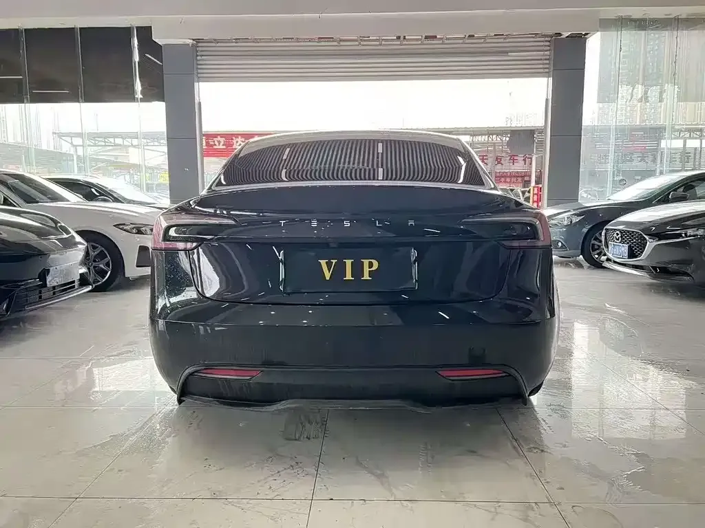 Tesla Model 3 — фото 3