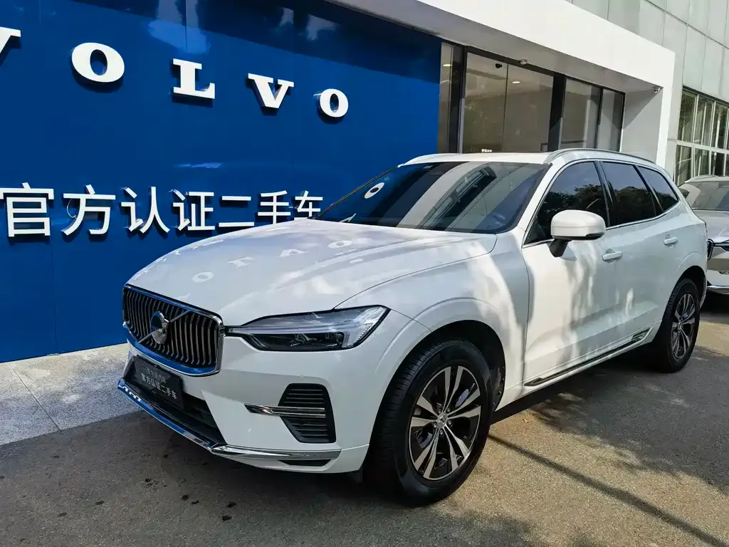 Volvo XC60 — фото 1
