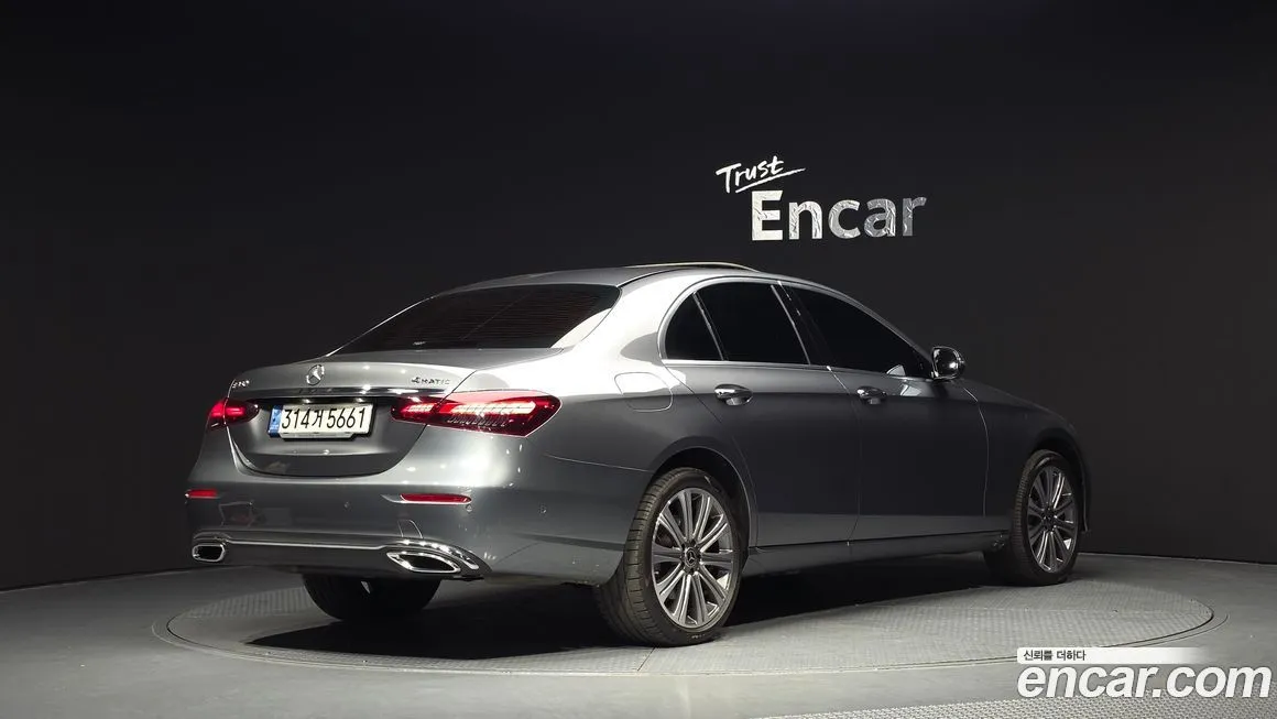 Mercedes-Benz E-Class — фото 6