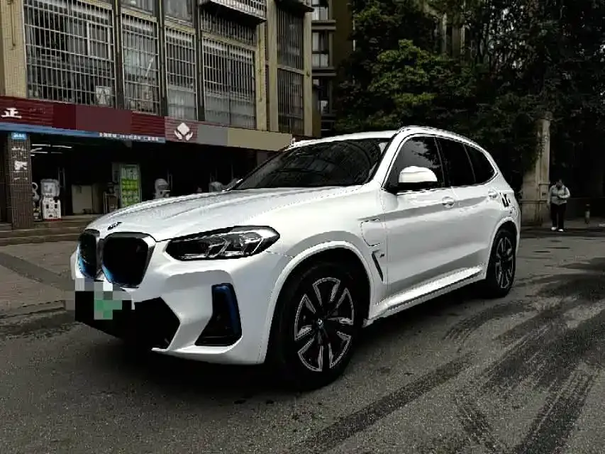 BMW iX3 — фото 1