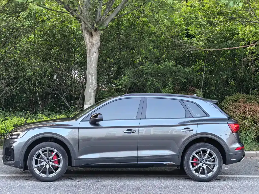 Audi Q5L — фото 10