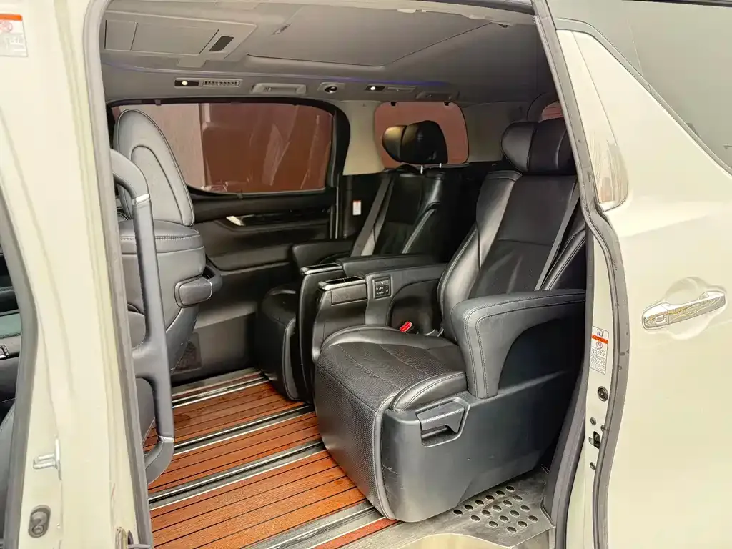 Toyota Vellfire 2021 из CN, фото 2