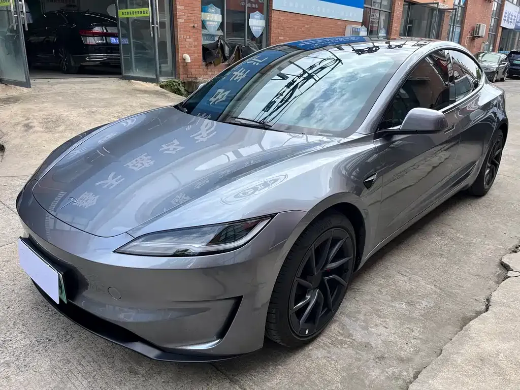 Tesla Model 3 — фото 1
