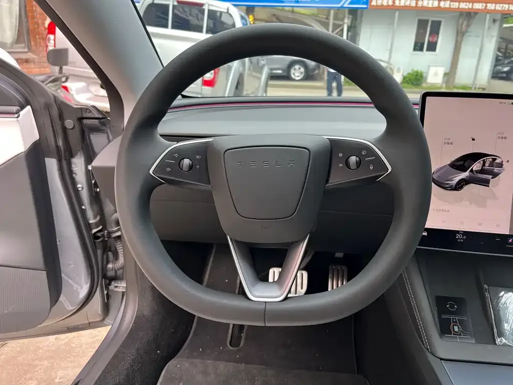 Tesla Model 3 — фото 4