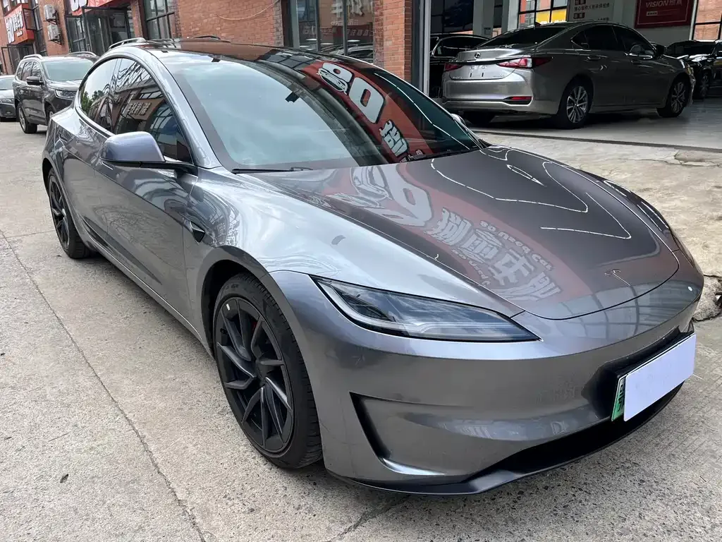 Tesla Model 3 — фото 9
