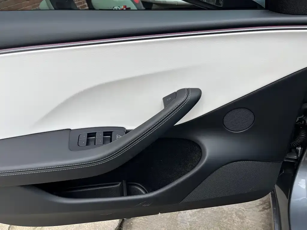 Tesla Model 3 — фото 10