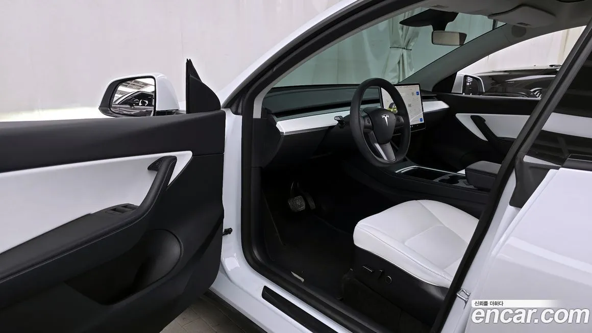 Tesla Model Y — фото 10
