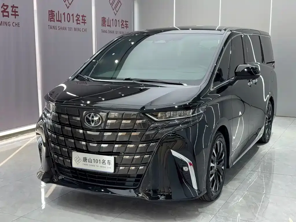 Toyota Alphard — фото 1