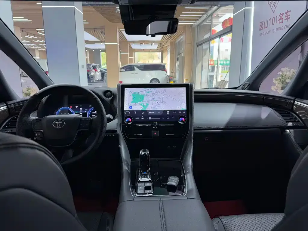 Toyota Alphard — фото 9