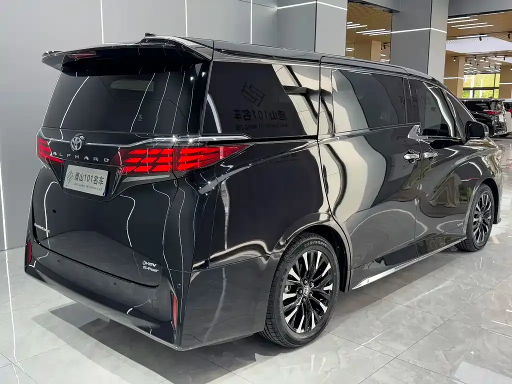 Toyota Alphard — фото 8