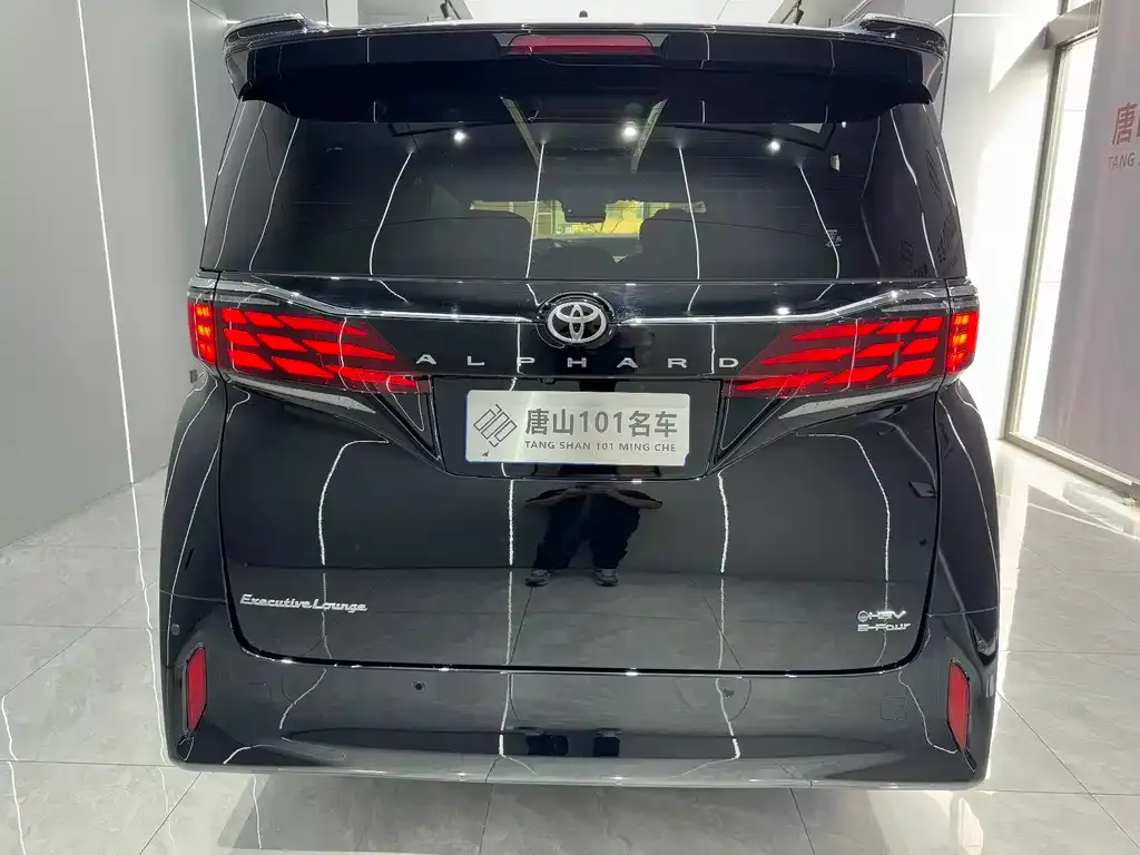 Toyota Alphard — фото 2