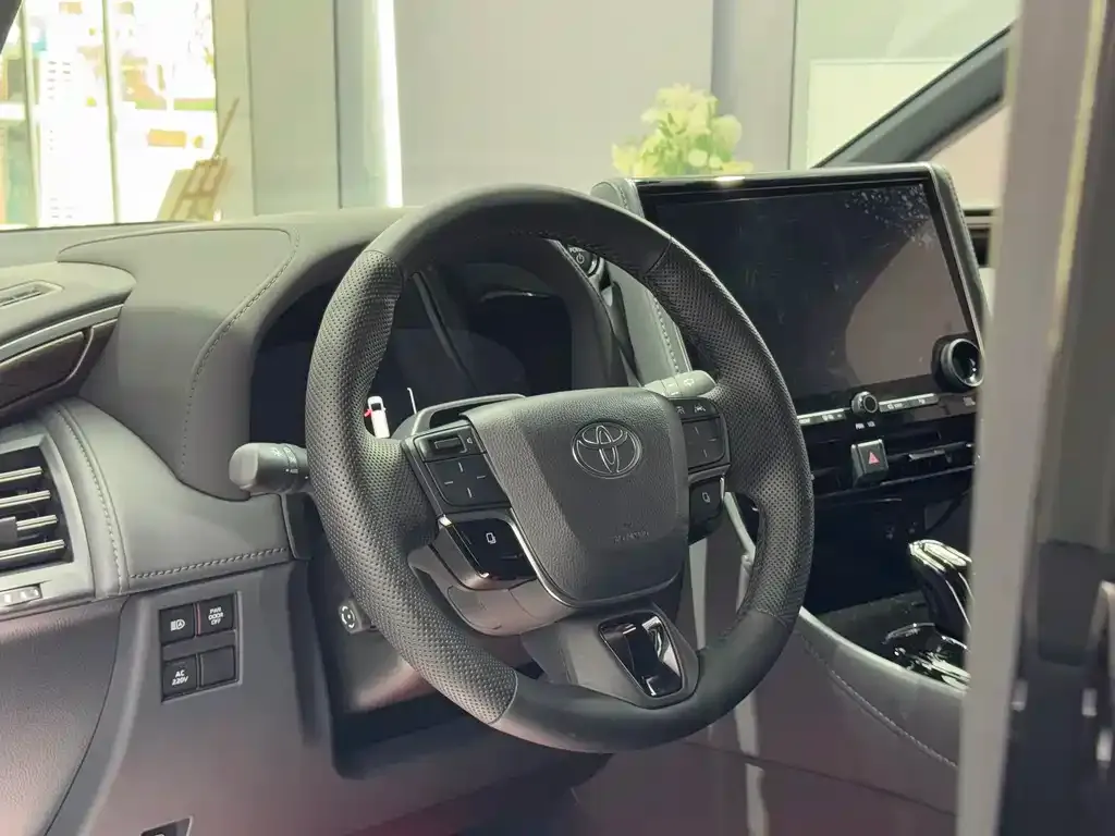 Toyota Alphard — фото 7