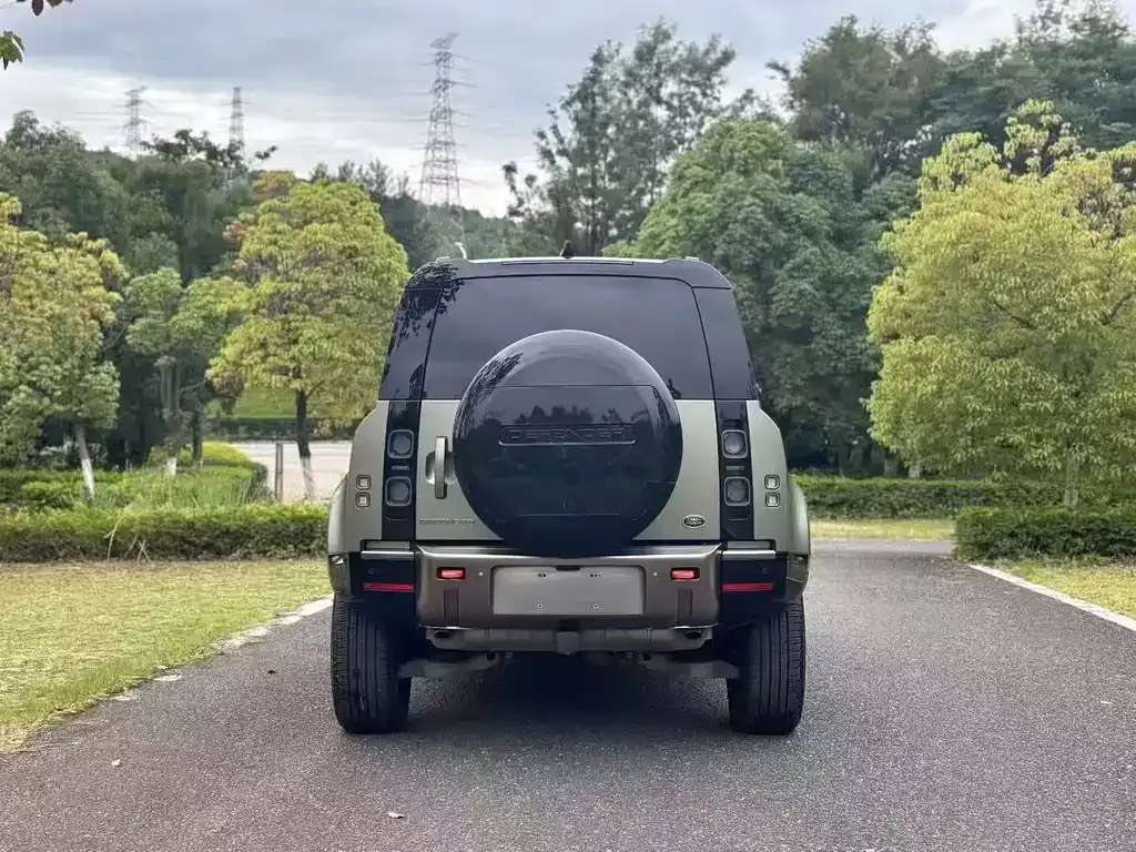 Land Rover Defender — фото 7
