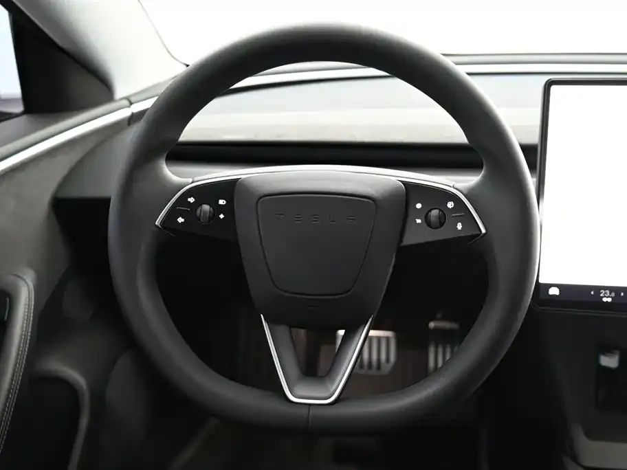 Tesla Model 3 — фото 7