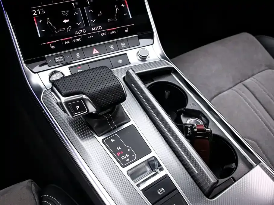 Audi A6L — фото 10