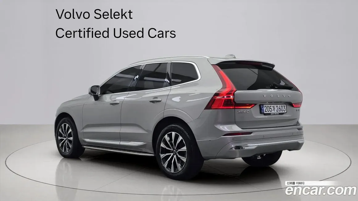 Volvo XC60 — фото 1