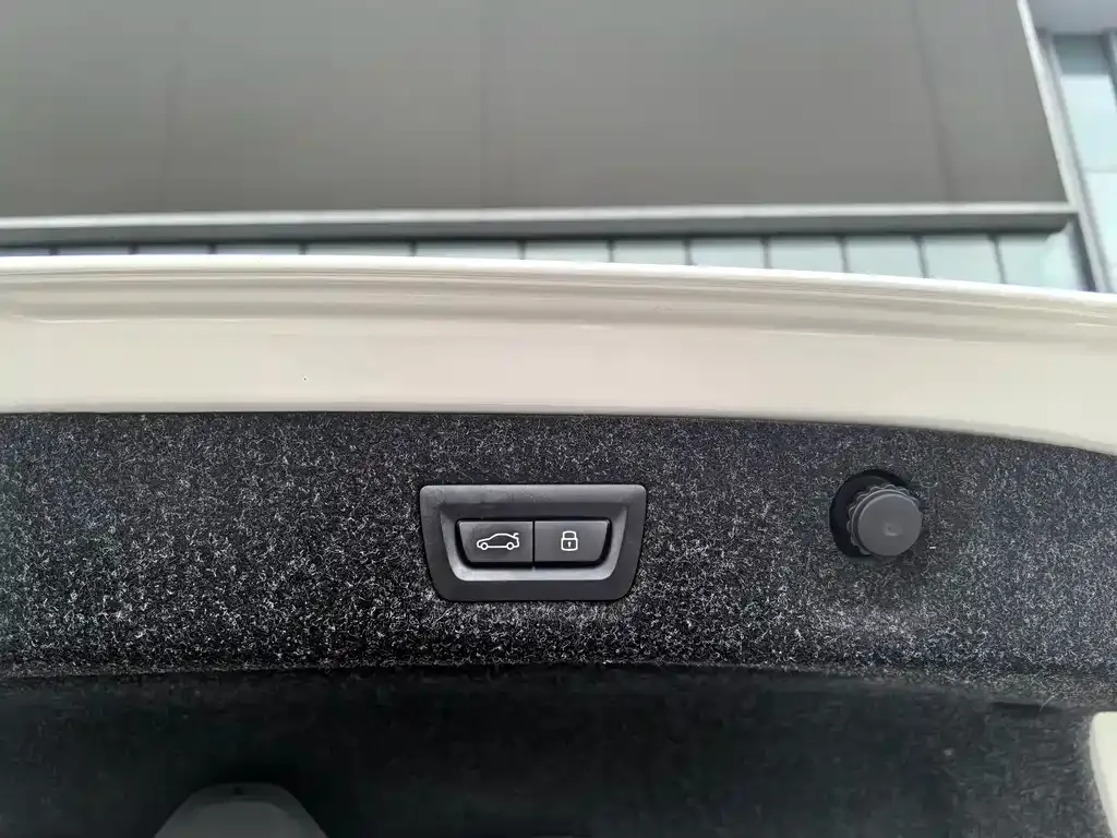 BMW 5 Series 2023 из CN, фото 2