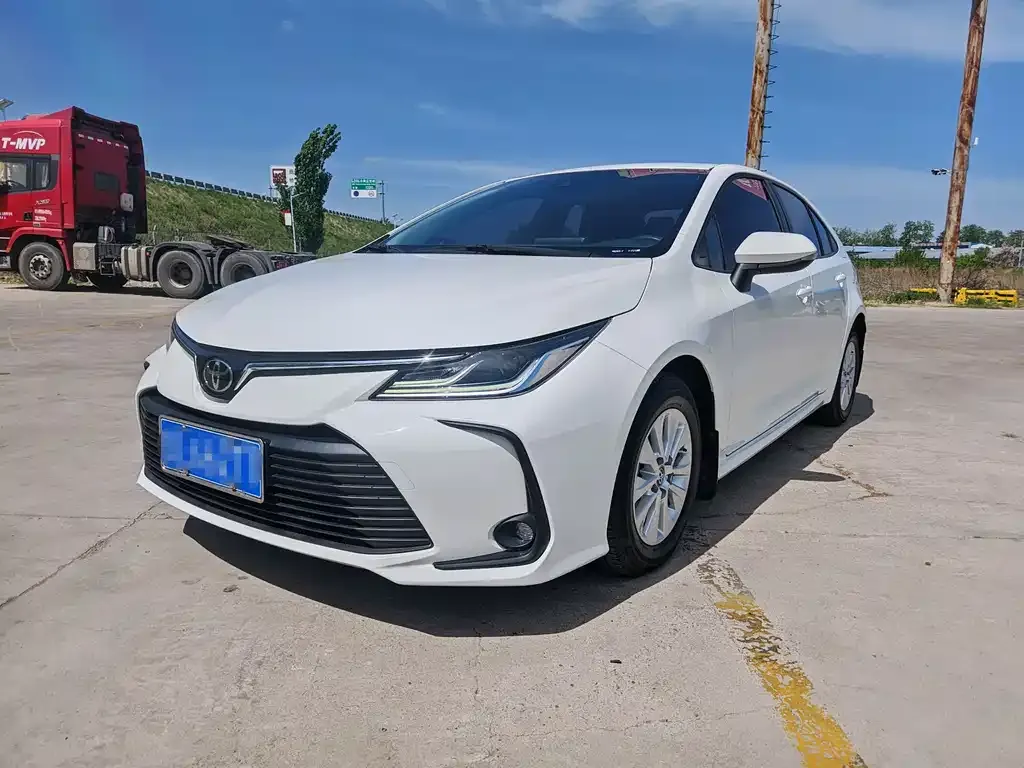 Toyota Corolla — фото 1