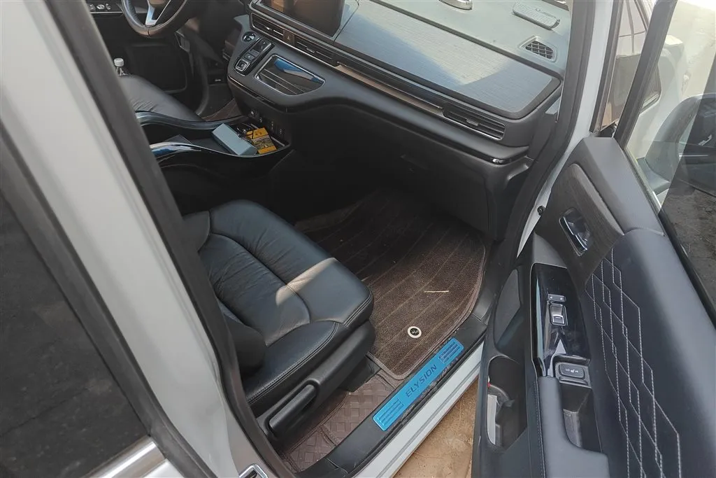 Honda Elysion 2023 из CN, фото 10