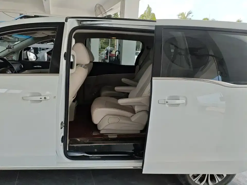 Buick GL8 2023 из CN, фото 9