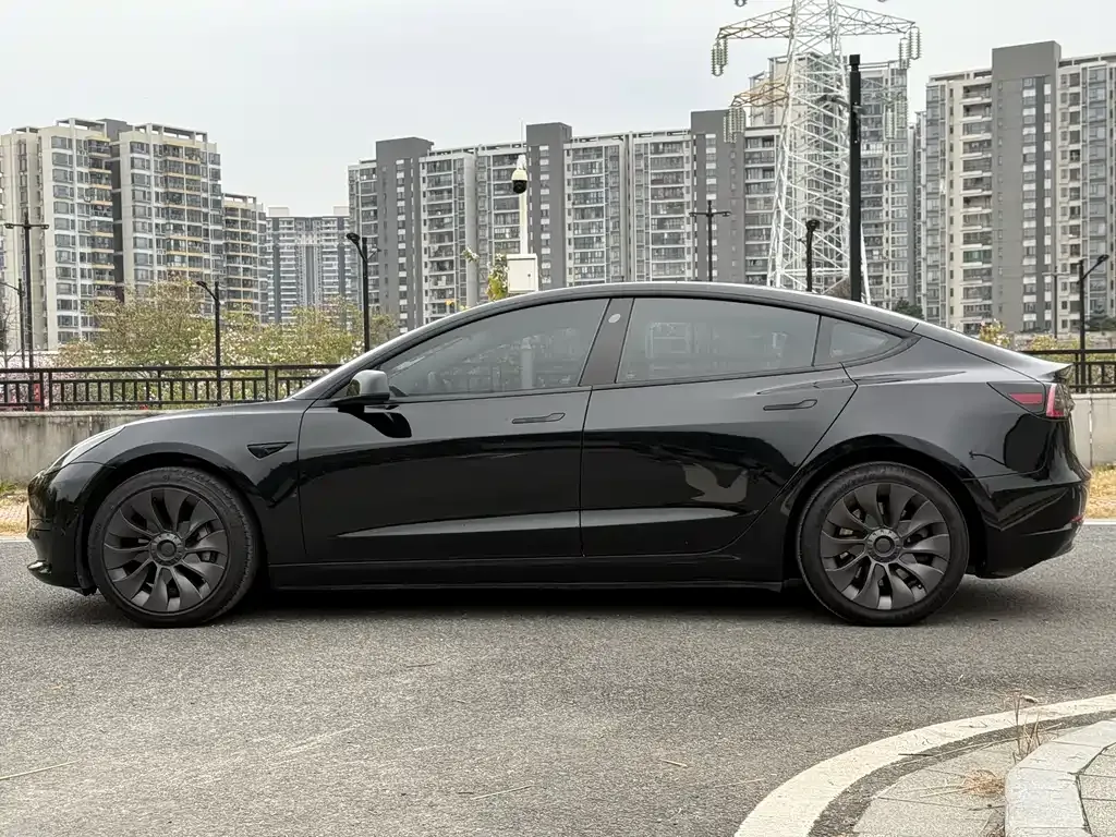 Tesla Model 3 — фото 10