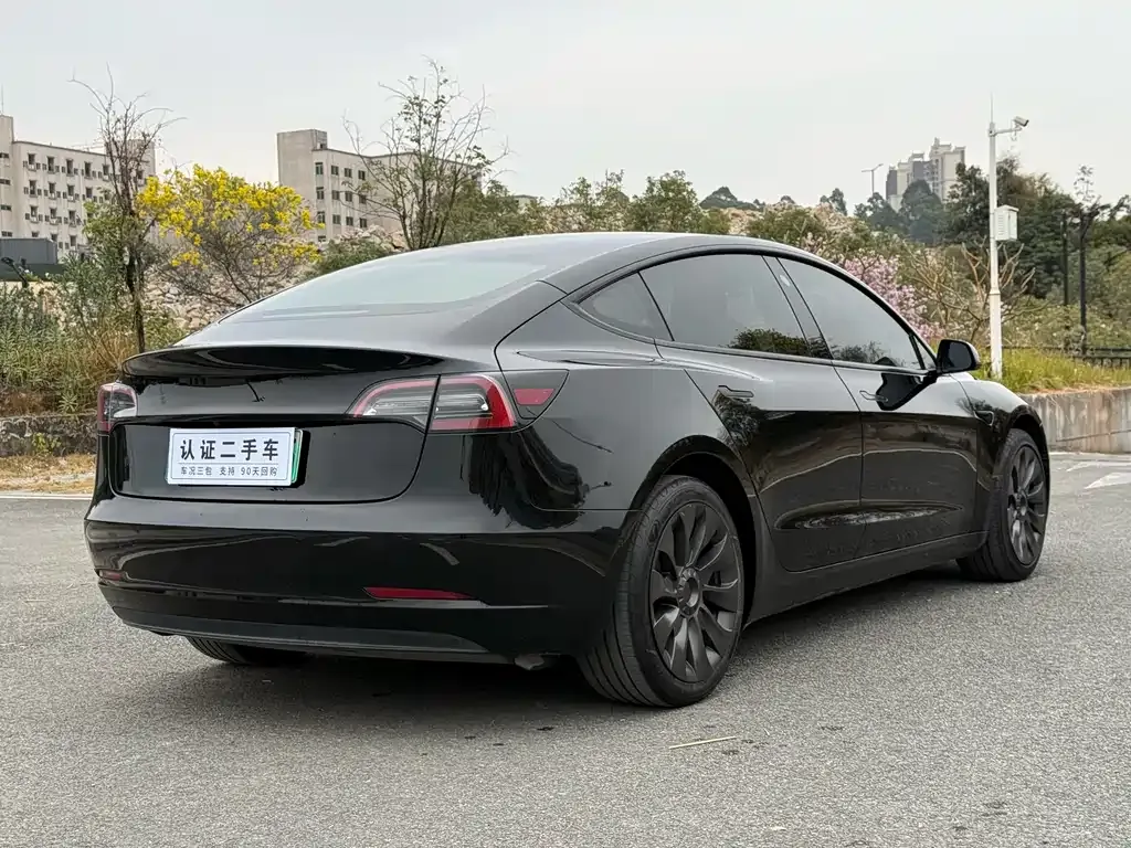 Tesla Model 3 — фото 8