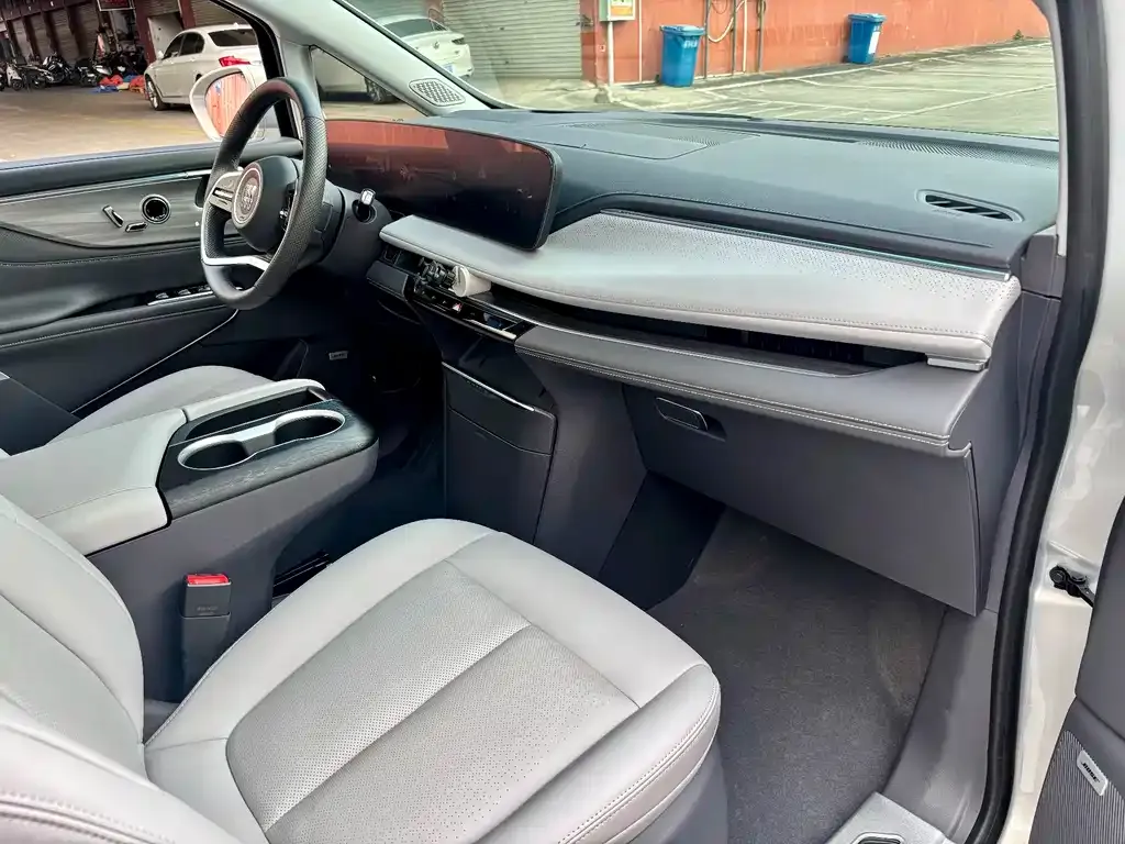 Buick GL8 Hybrid — фото 3