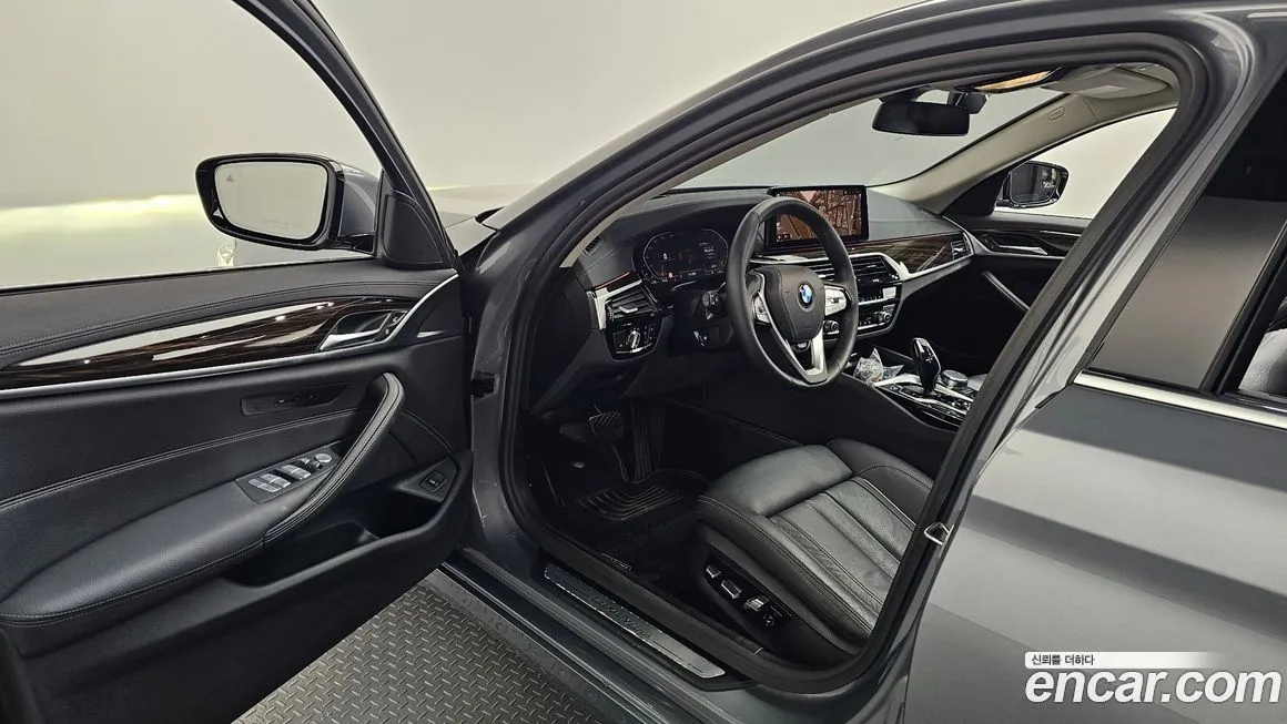 BMW 5-Series 2023 из KR, фото 8