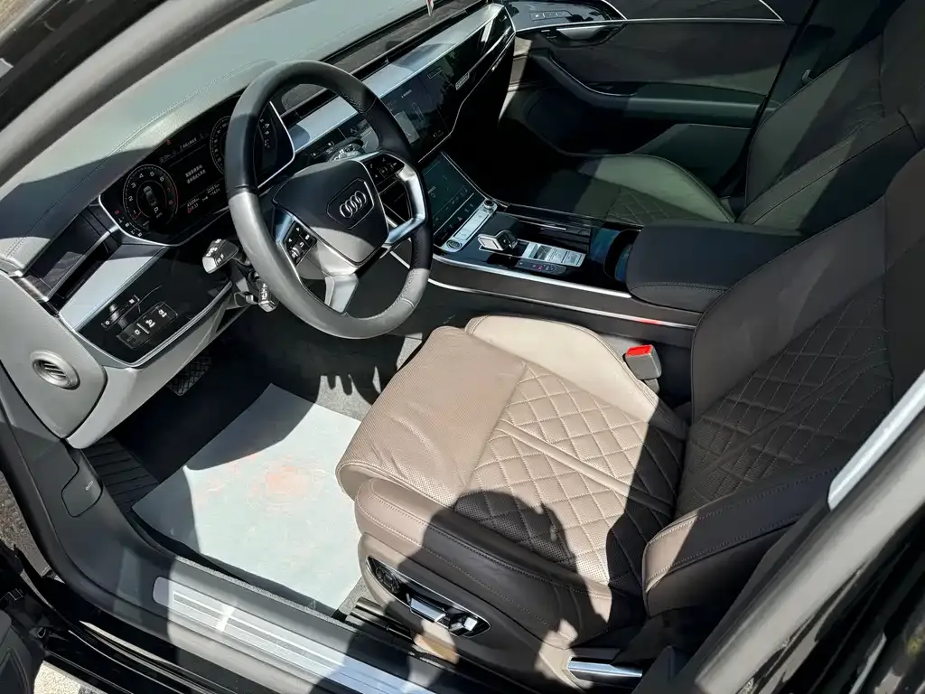 Audi A8 — фото 2