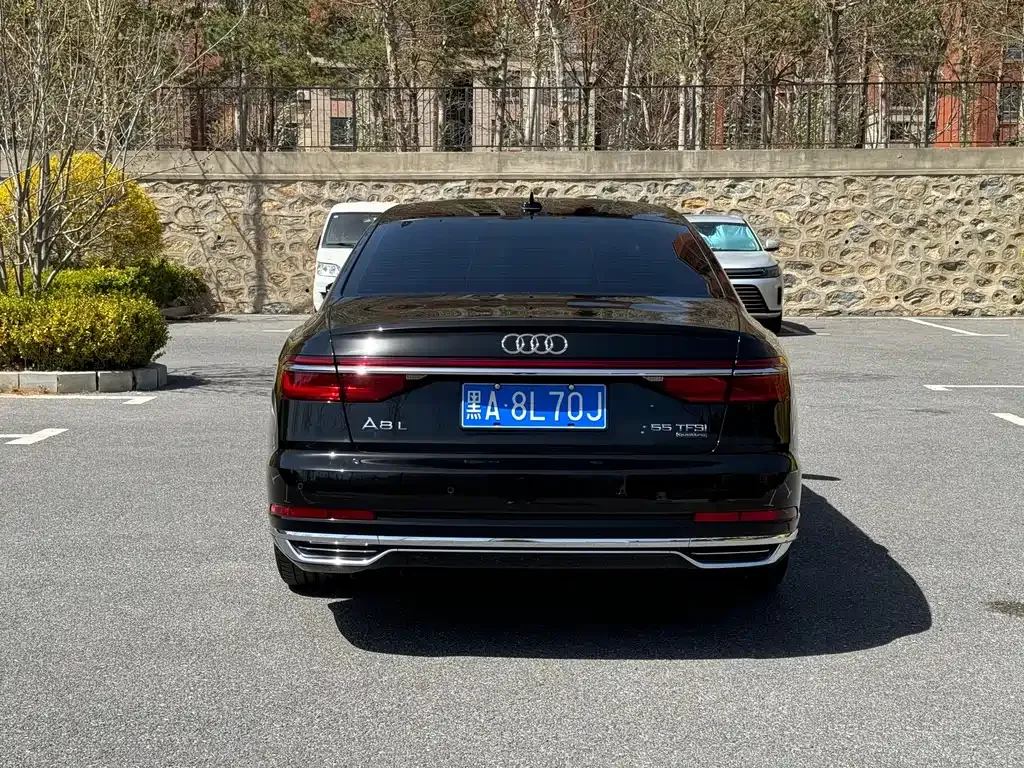 Audi A8 — фото 5