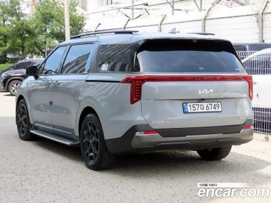 Kia Carnival — фото 1