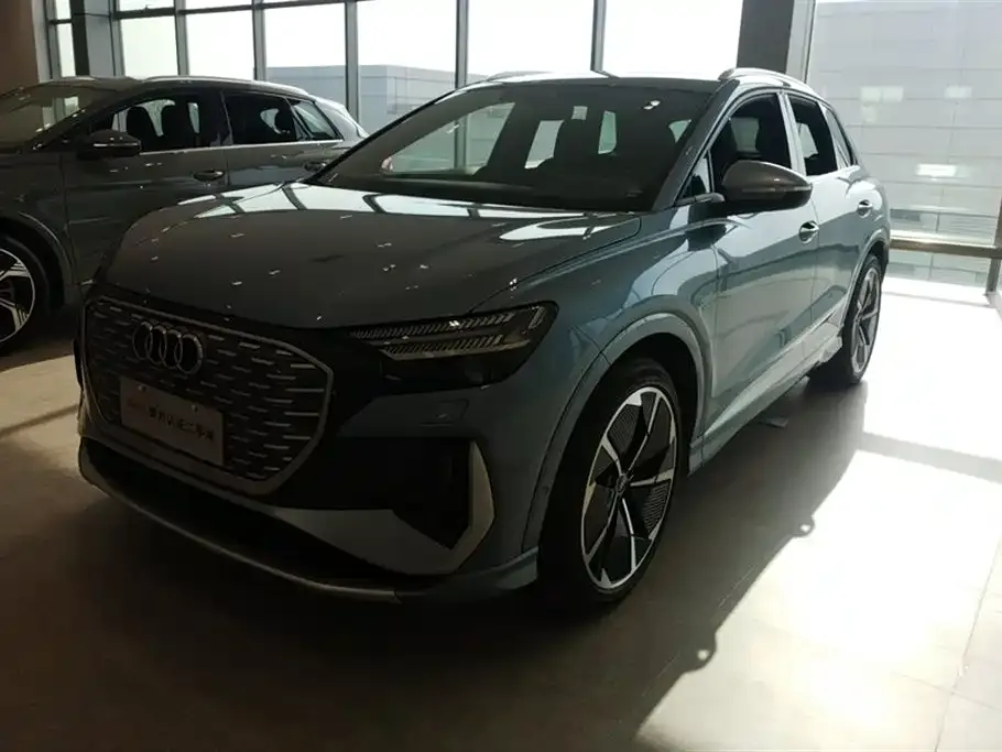 Audi Q4 e-tron — фото 1