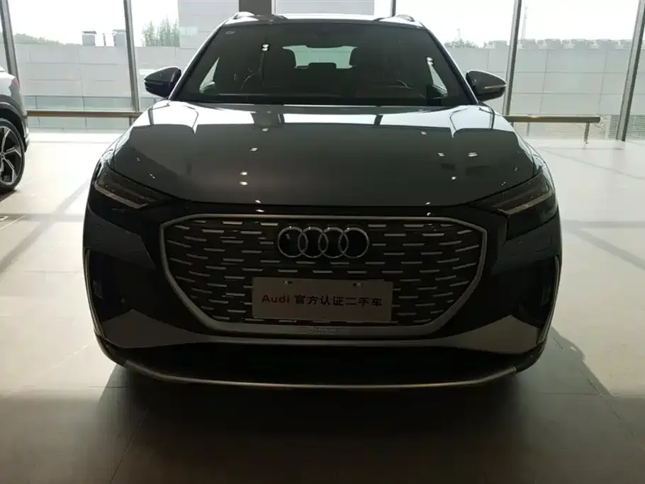Audi Q4 e-tron — фото 2