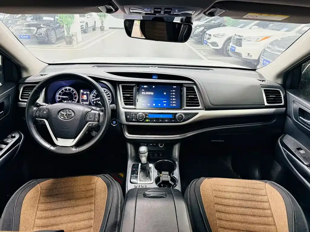Toyota Highlander — фото 10
