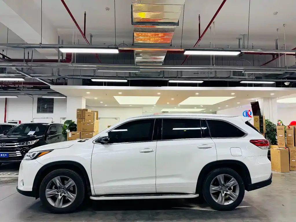 Toyota Highlander — фото 3